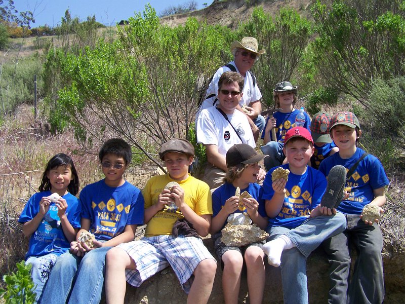 12. Everyone has their prizes--oysters, clams, sanddollars!.JPG